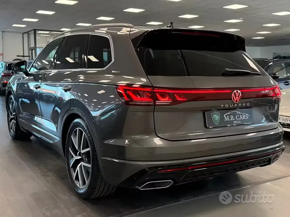 Usata VW Touareg R-line 286 CV (210 kW) 2024 Grigio SUV