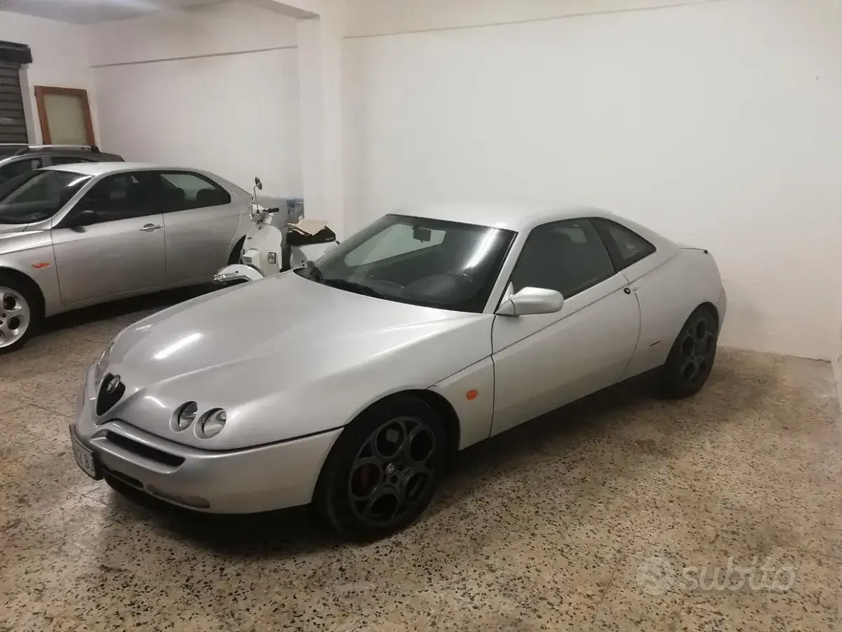 Usata Alfa Romeo GTV 201 CV (147 kW) 1996 Grigio Coupé