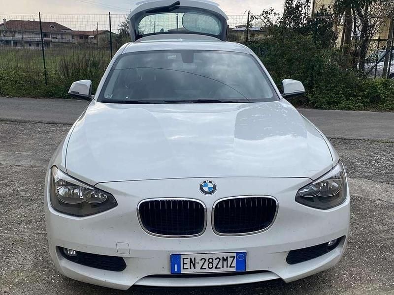 Usata BMW 118 Efficient Dynamics 143 CV (105 kW) 2012 Bianco Utilitaria