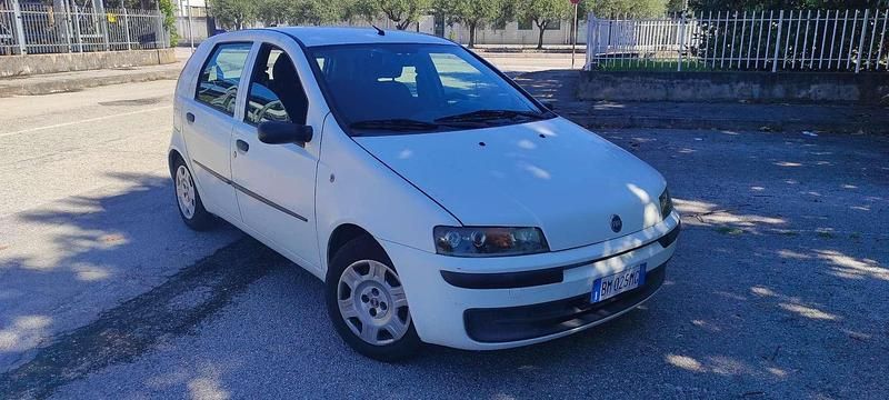 Usata 2000 Fiat Punto S Due volumi | 1799 € (Molto cara) - Immagine 1/4