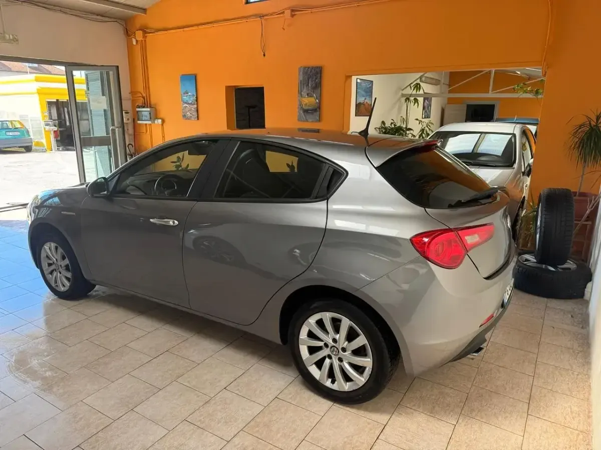 Usata Alfa Romeo Giulietta Super 119 CV (87 kW) 2016 Grigio Utilitaria