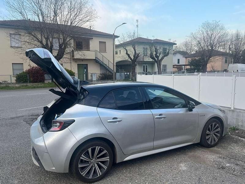 Usata Toyota Corolla Style 98 CV (72 kW) 2022 Argento Berlina