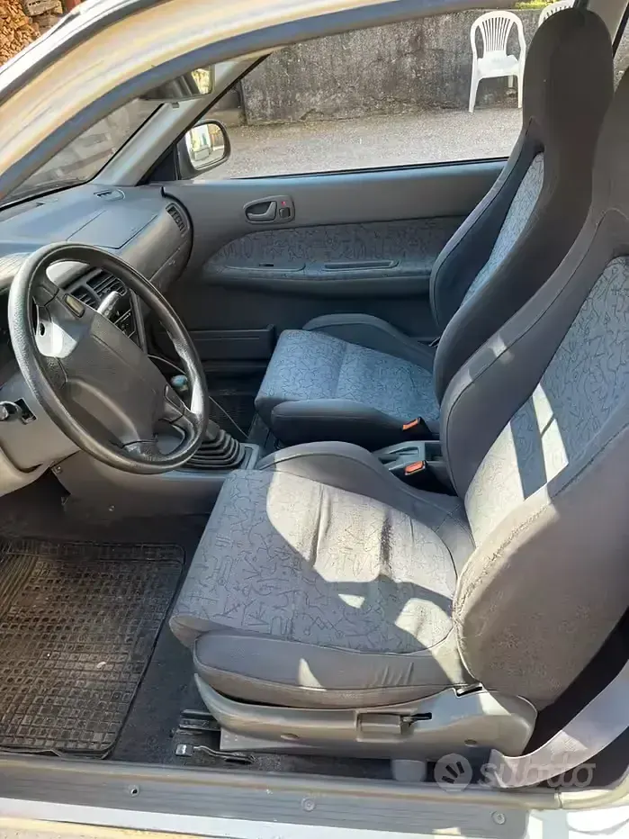 Usata Subaru Justy 85 CV (62 kW) 2001 Bianco Utilitaria