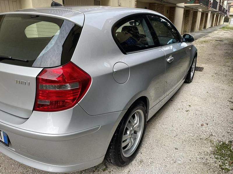 Occasion BMW 118 Efficient Dynamics 143 ch (105 kW) 2007 Gris Citadine