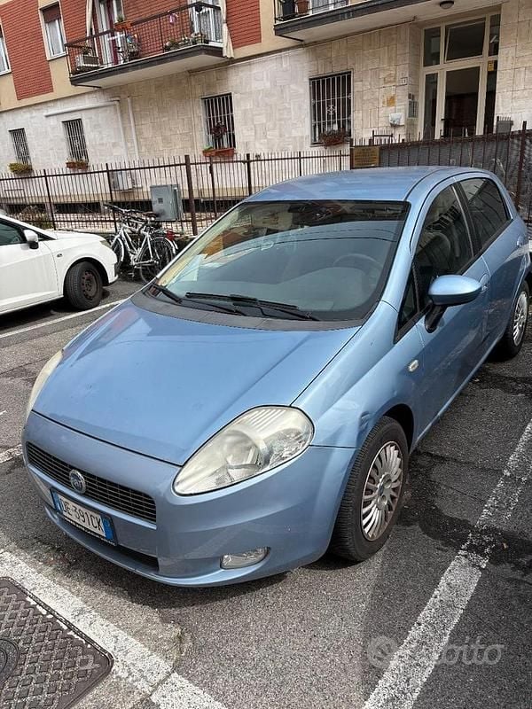 Usata Fiat Grande Punto Dynamic 65 CV (47 kW) 2007 Blu Utilitaria