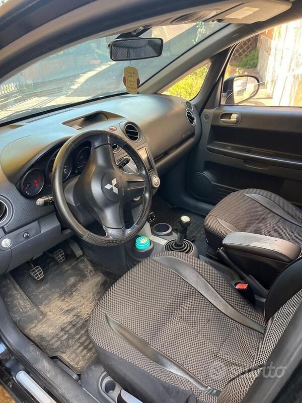 Usata Mitsubishi Colt 95 CV (69 kW) 2007 Nero Berlina