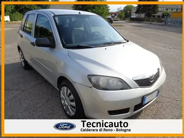 Usata Mazda 2 Active 68 CV (50 kW) 2006 Argento metallizzato Utilitaria