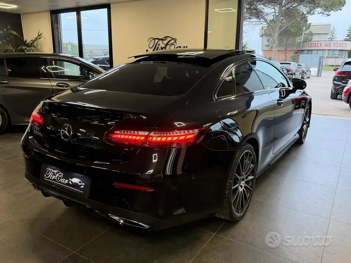 Usata Mercedes E220 Premium 194 CV (142 kW) 2021 Nero Berlina