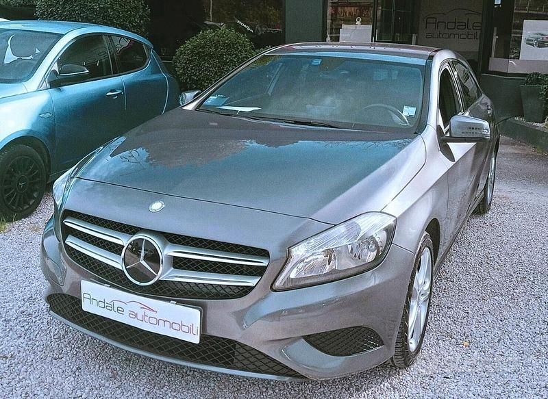 Usata Mercedes A180 109 CV (80 kW) 2015 Grigio Berlina