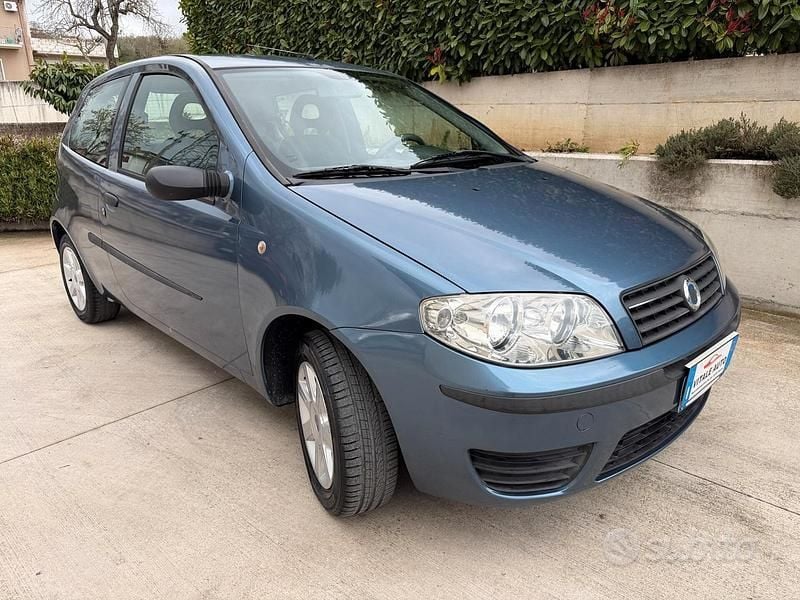 Usata Fiat Punto Dynamic 59 CV (43 kW) 2003 Blu Utilitaria