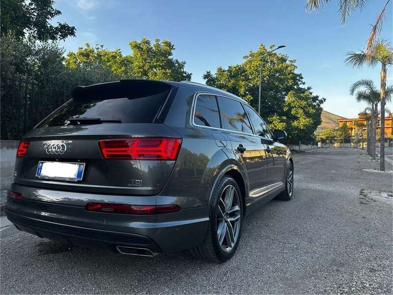 Usata 2017 Audi Q7 Sport SUV | 38.900 € (Molto cara) - Immagine 1/4
