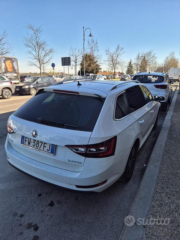 Usata Skoda Superb 190 CV (139 kW) 2019 Bianco Station wagon