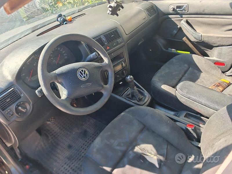 Usata VW Golf IV 101 CV (74 kW) 1998 Utilitaria