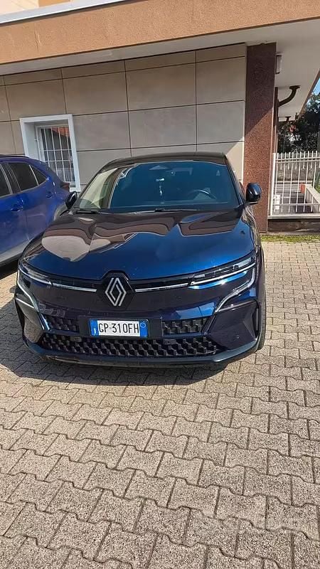 Usata Renault Megane E-Tech 95 kW (130 CV) 2023 Blu Berlina