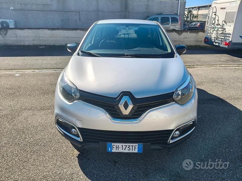 Usata Renault Captur 89 CV (65 kW) 2017 Grigio SUV
