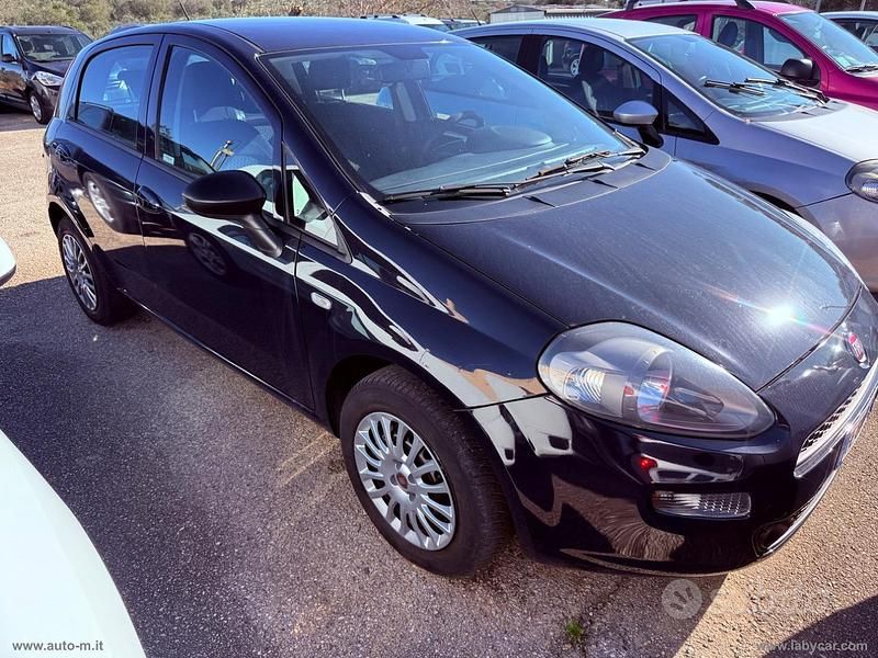 Usata Fiat Punto Lounge 77 CV (56 kW) 2016 Blu Berlina