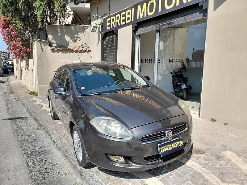 Usata Fiat Bravo 105 CV (77 kW) 2012 Grigio Utilitaria