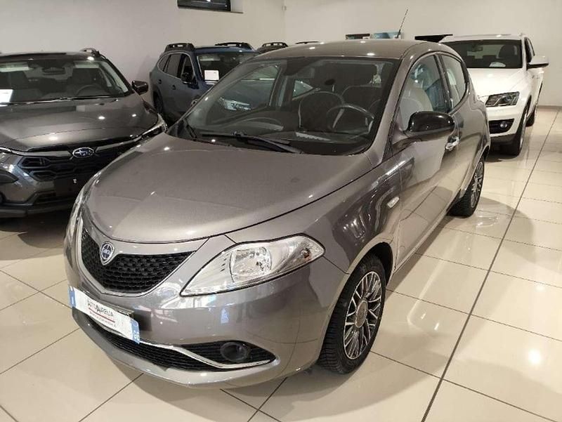 Usata Lancia Ypsilon Gold 69 CV (50 kW) 2018 Grigio Utilitaria