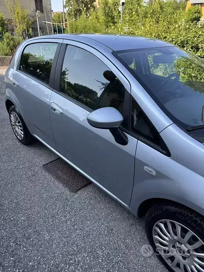 Usata Fiat Grande Punto 77 CV (56 kW) 2009 Grigio Utilitaria