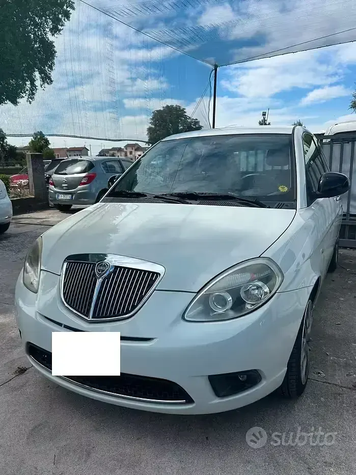 Usata Lancia Ypsilon 69 CV (50 kW) 2011 Bianco Utilitaria