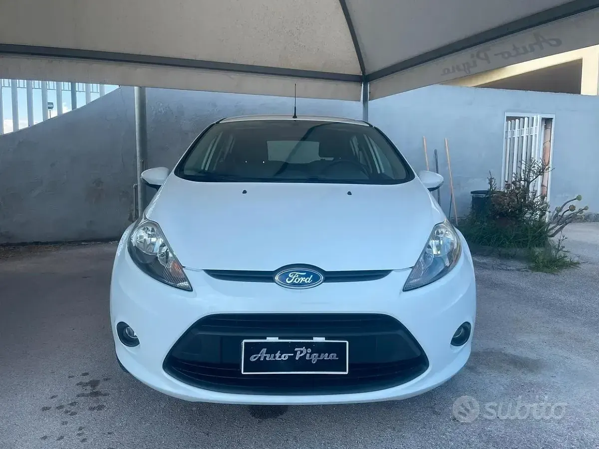 Usata Ford Fiesta 92 CV (67 kW) 2009 Bianco Berlina