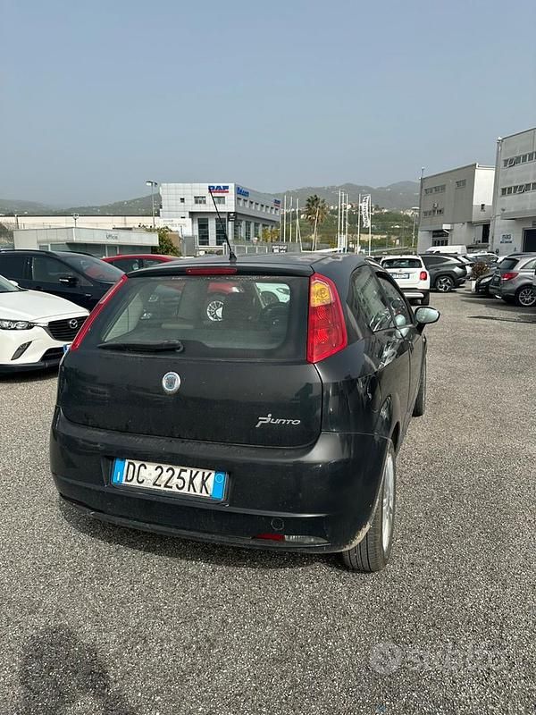 Usata Fiat Grande Punto 90 CV (66 kW) 2007 Nero Utilitaria