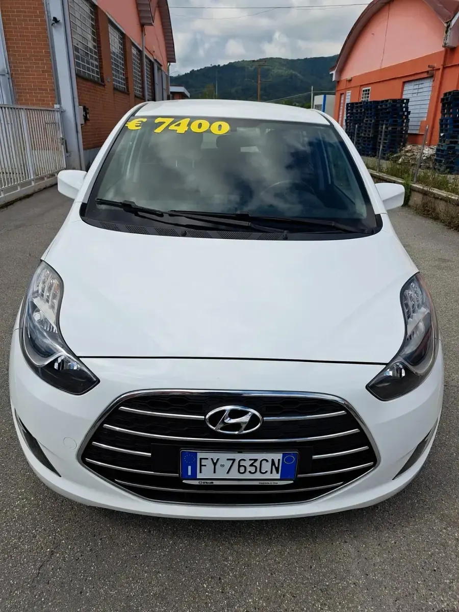 Begagnad Hyundai i20 125 HK (91 kW) 2019 Vit Halvkombi
