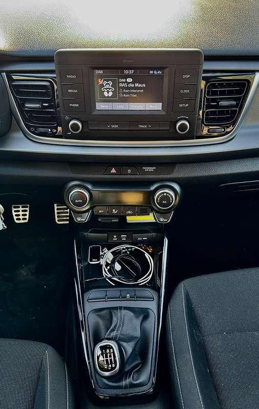 Usata Kia Rio Active 77 CV (56 kW) 2017 Argento Berlina