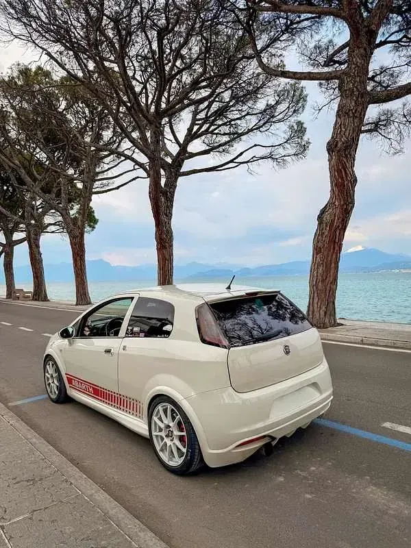 Usata Abarth Grande Punto 155 CV (114 kW) 2007 Bianco Utilitaria