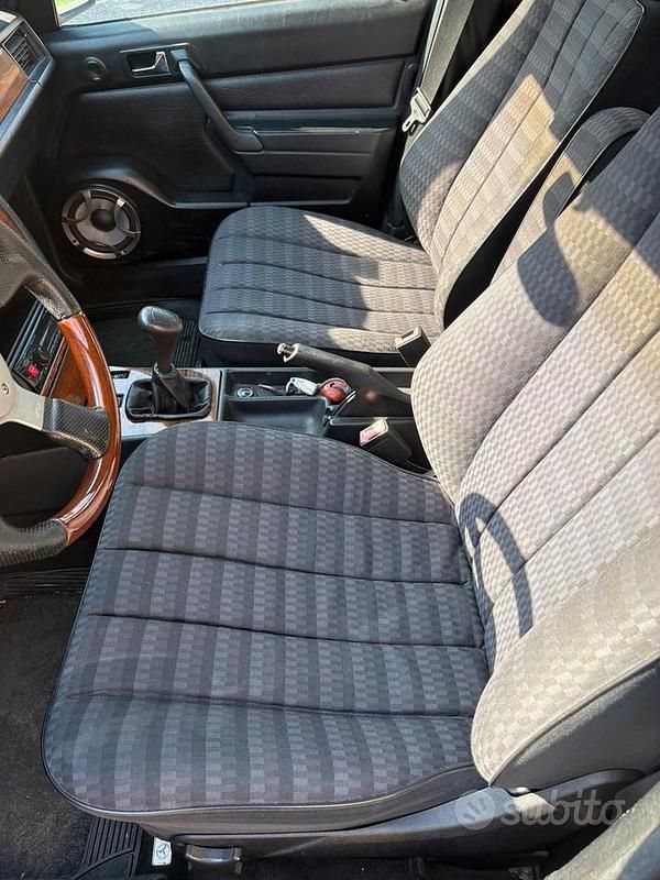 Usata Mercedes 190 1990 Nero Berlina