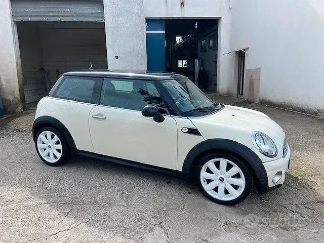 Usata Mini Cooper D 109 CV (80 kW) 2009 Utilitaria