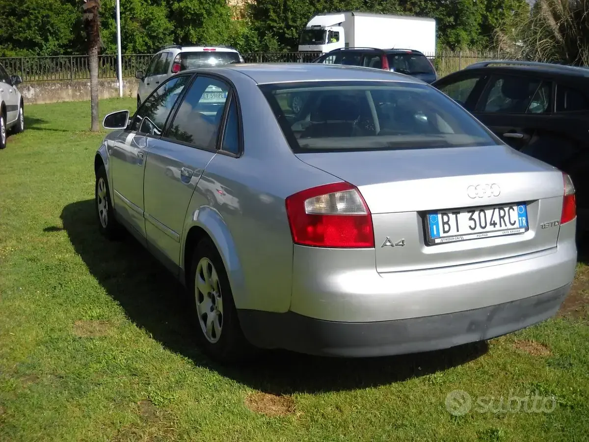 Usata Audi A4 101 CV (74 kW) 2002 Grigio Berlina