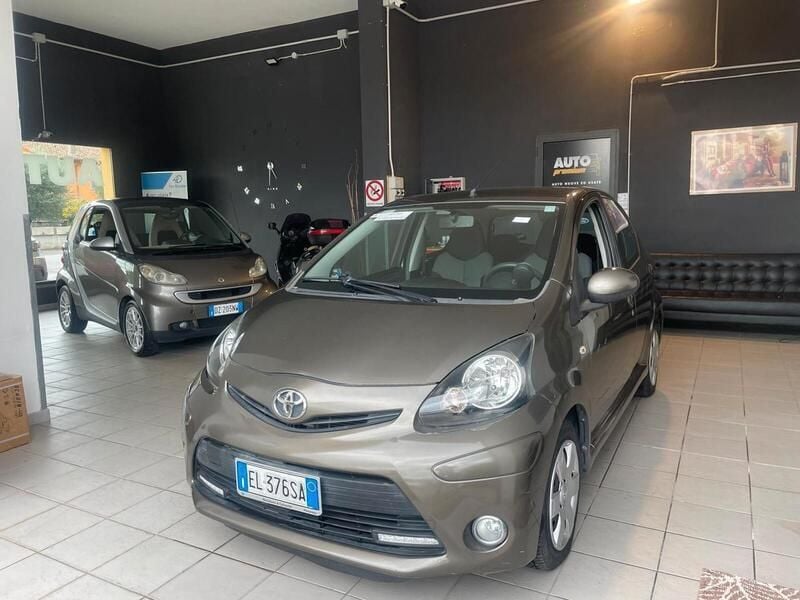 Usata Toyota Aygo 68 CV (50 kW) 2012 Grigio Utilitaria