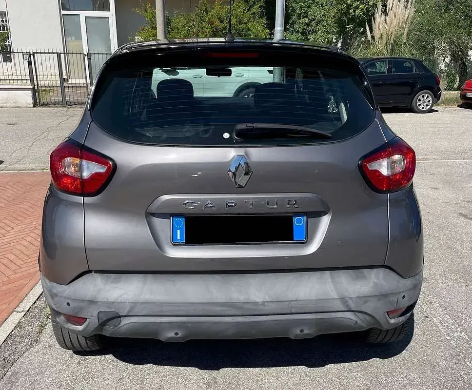 Usata Renault Captur Zen 110 CV (80 kW) 2017 Grigio SUV