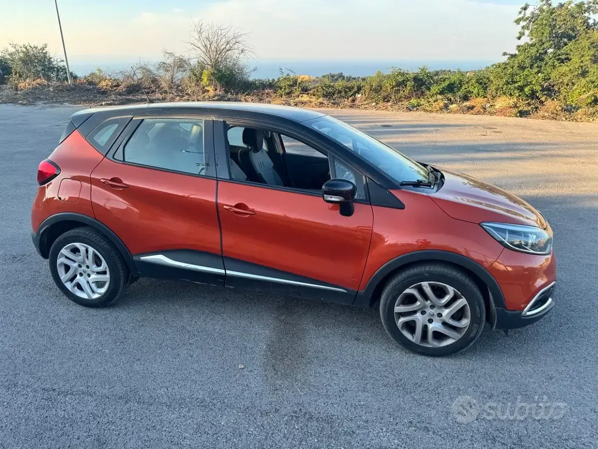 Usata Renault Captur 90 CV (66 kW) 2016 Arancione SUV