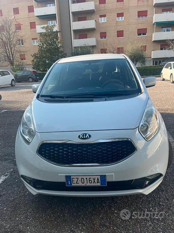 Usata Kia Venga Active 90 CV (66 kW) 2015 Bianco Utilitaria