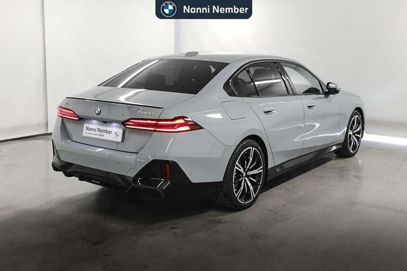 Nuova BMW 540 M Sport 303 CV (222 kW) 2026 Brooklyn grey metallic Berlina