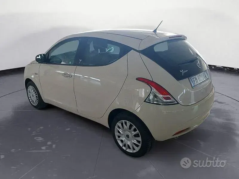Usata Lancia Ypsilon Silver 95 CV (69 kW) 2017 Beige Utilitaria