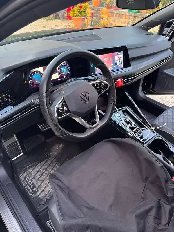 Usata VW Golf VIII R-line 150 CV (110 kW) 2024 Berlina