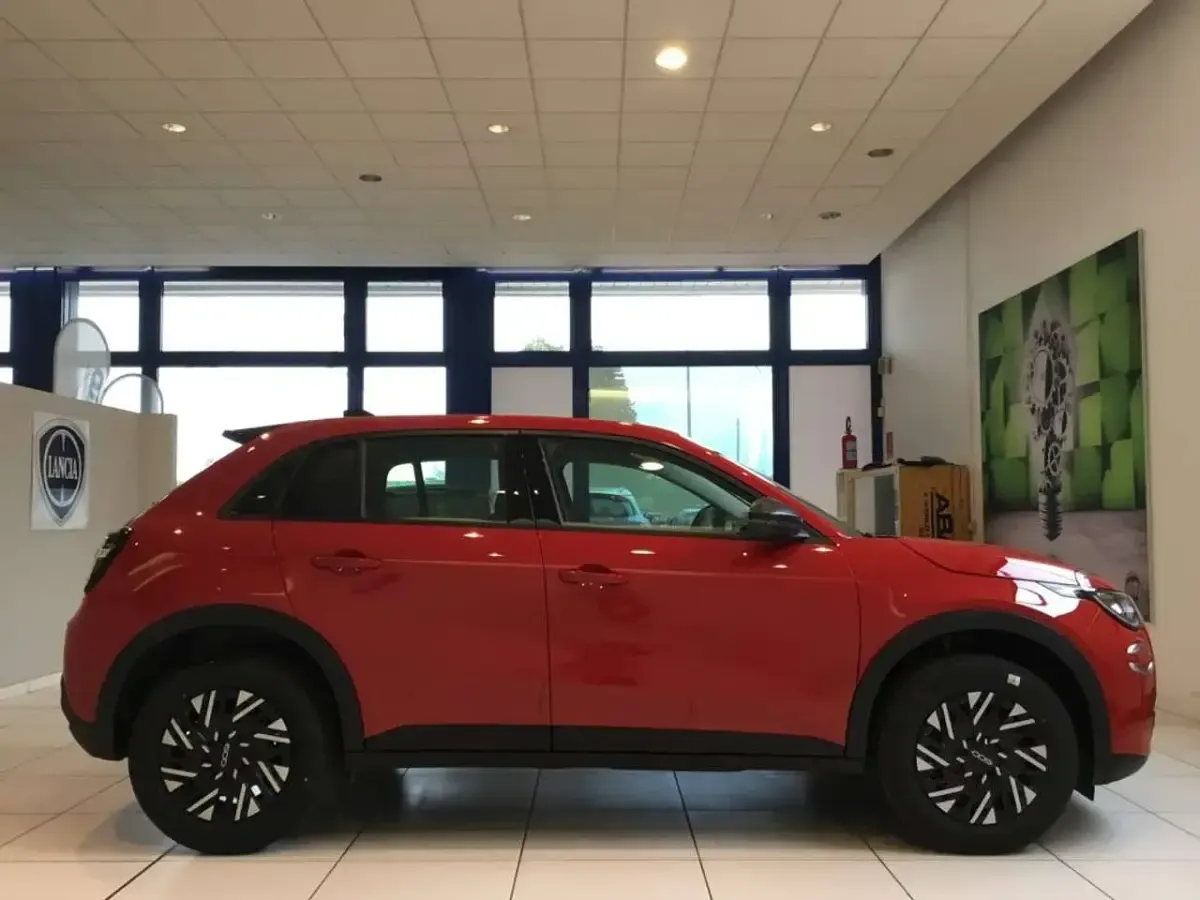 Nuova Fiat 600 101 CV (74 kW) 2026 Rosso SUV