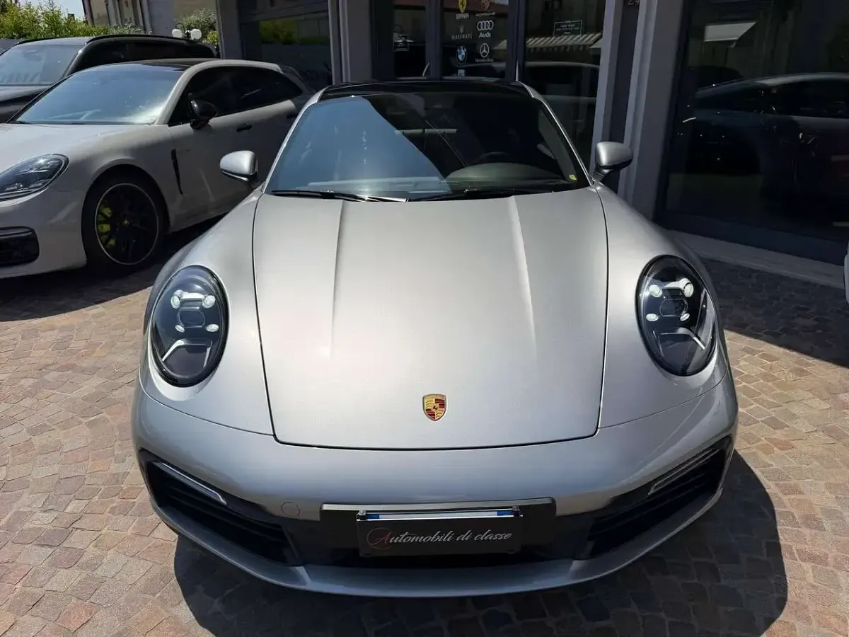 Usata Porsche 911 Carrera 385 CV (283 kW) 2021 Argento dolomite metallizzato Coupé