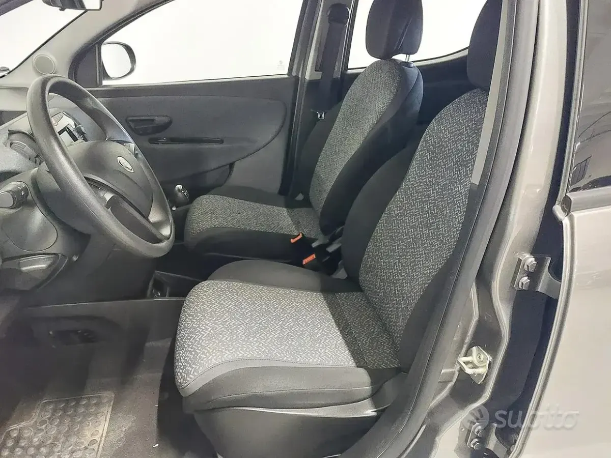 Usata Lancia Ypsilon 69 CV (50 kW) 2023 Utilitaria