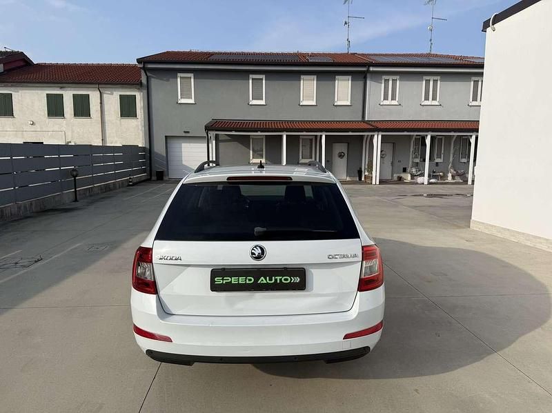 Usata Skoda Octavia Executive 110 CV (80 kW) 2016 Bianco Utilitaria