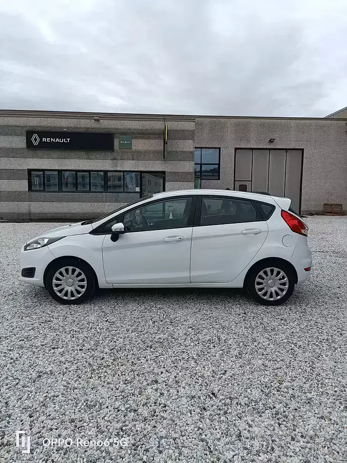 Usata Ford Fiesta Business Edition 75 CV (55 kW) 2016 Bianco Utilitaria