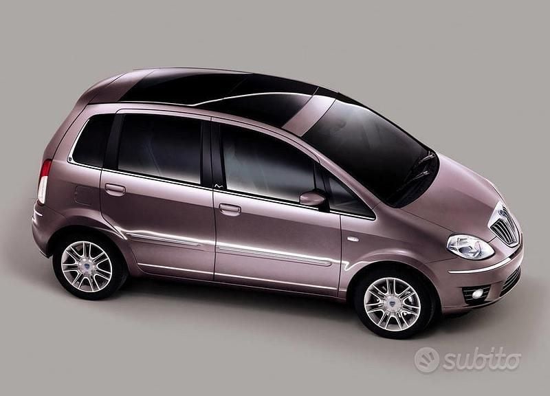 Marrone Usata 2009 Lancia Musa Monovolume | 4900 € (Cara) - Immagine 1/3