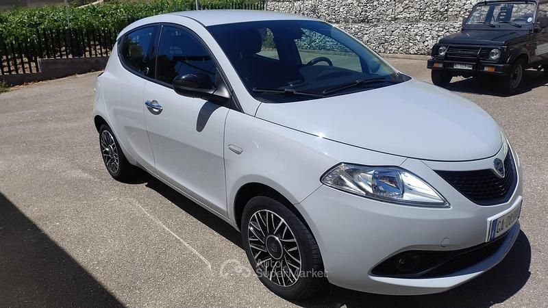 Usata Lancia Ypsilon 69 CV (50 kW) 2020 Gray Utilitaria