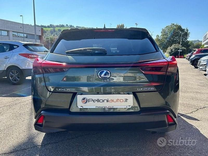 Usata Lexus UX 250h Executive Line 184 CV (135 kW) 2019 Verde SUV