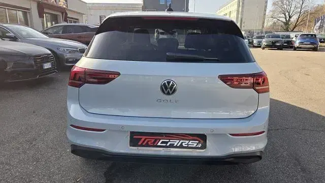 Usata VW Golf VIII Life 115 CV (84 kW) 2025 Blu Berlina