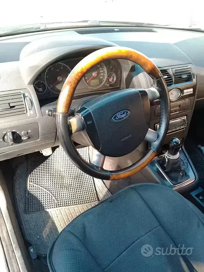 Usata Ford Mondeo Ghia 131 CV (96 kW) 2003 Nero Berlina