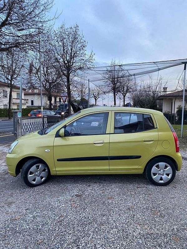 Usata Kia Picanto Spirit 61 CV (44 kW) 2006 Verde Utilitaria